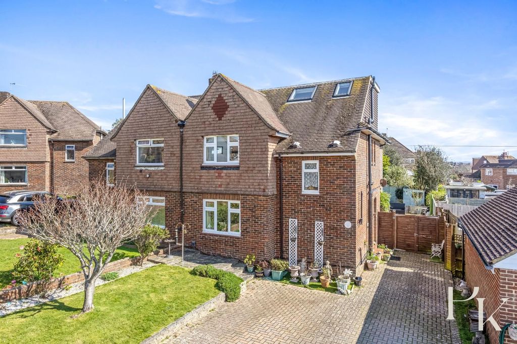 Property photo 1 of 20 Windmill Road, 2-003.Jpg