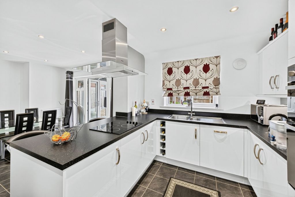 Property photo 3 of 23 Pbox-Img.Jpg