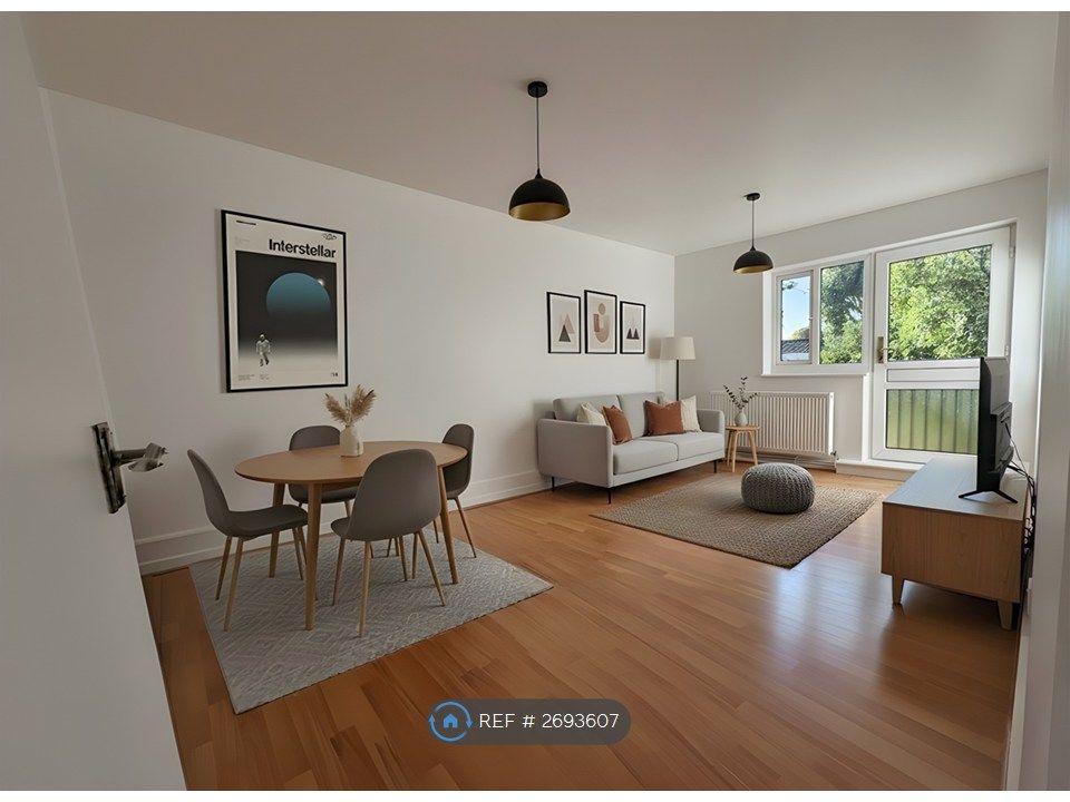 Property photo 1 of 4 Living Room