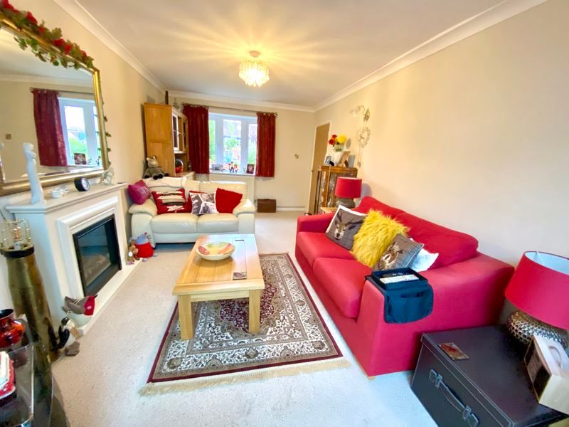 Property photo 2 of 18 Lounge