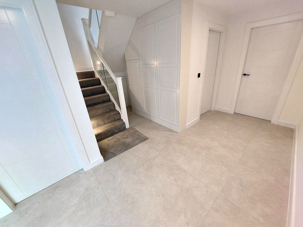 Property photo 2 of 25