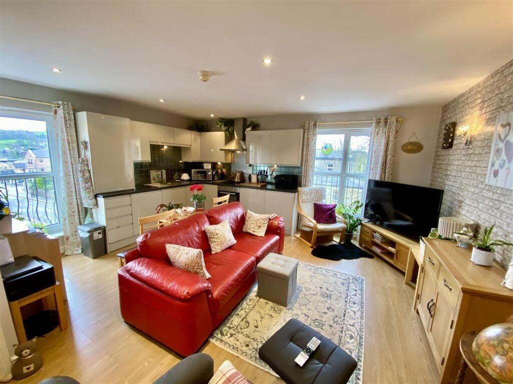 Property photo 3 of 14