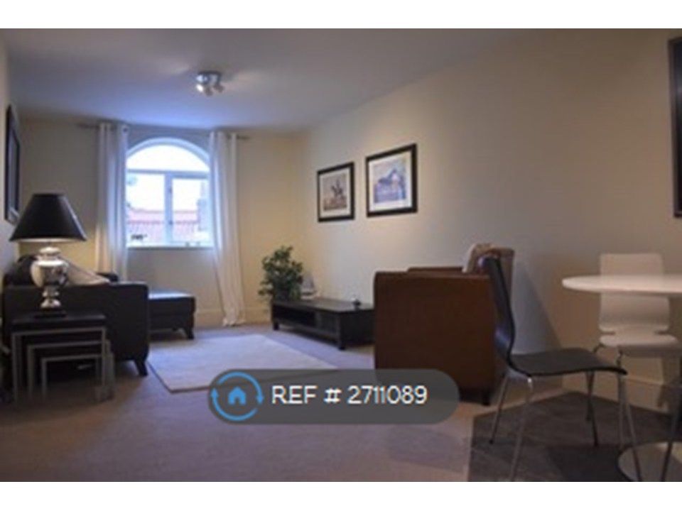 Property photo 3 of 9 Living Area