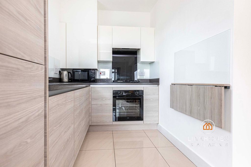 Property photo 3 of 28