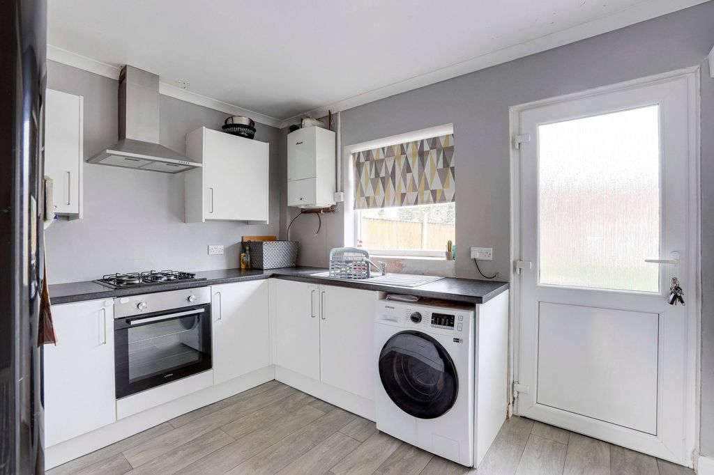 Property photo 2 of 20