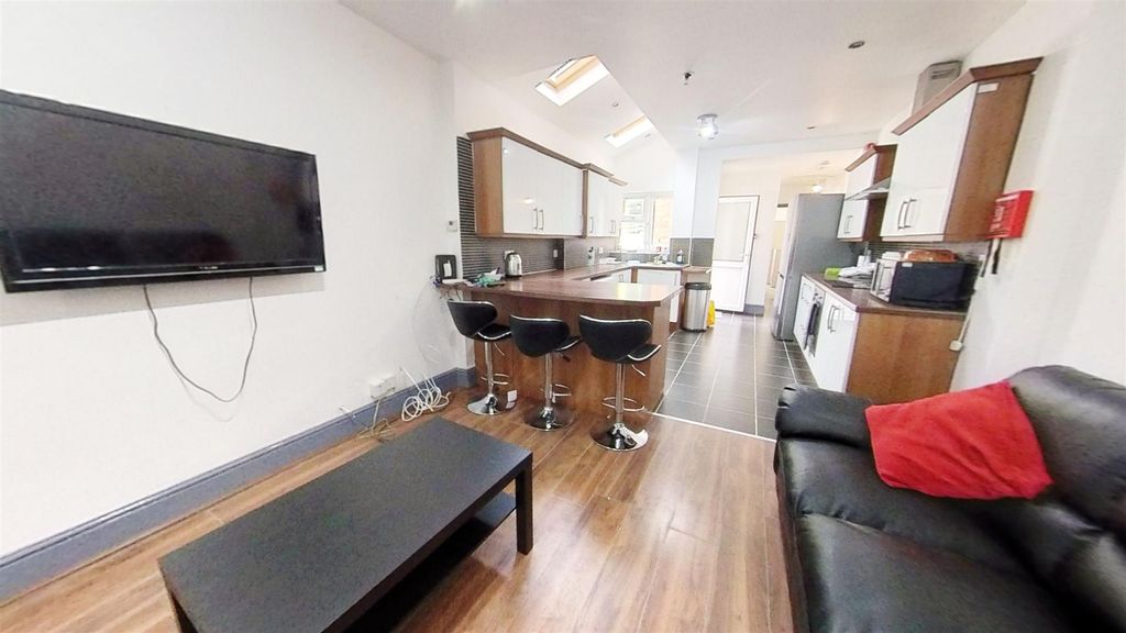 Property photo 3 of 16 265-Dawlish-Road-040
