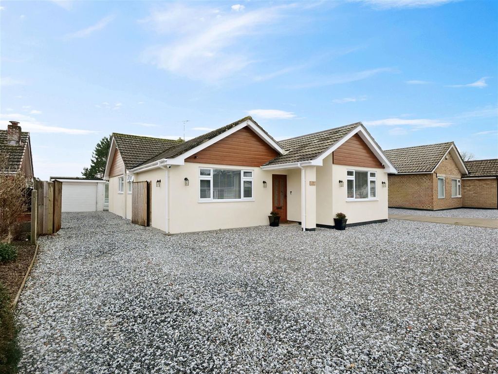 Property photo 3 of 31 Gates Open To Garage