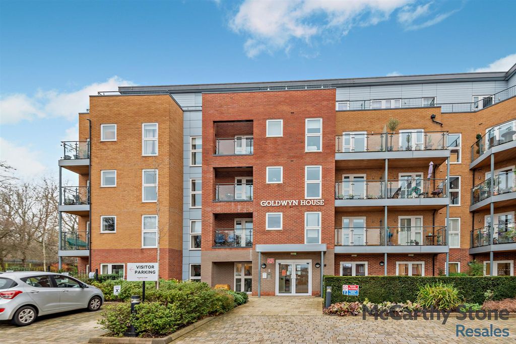 Property photo 3 of 12 8673292-Exterior07-800.Jpg