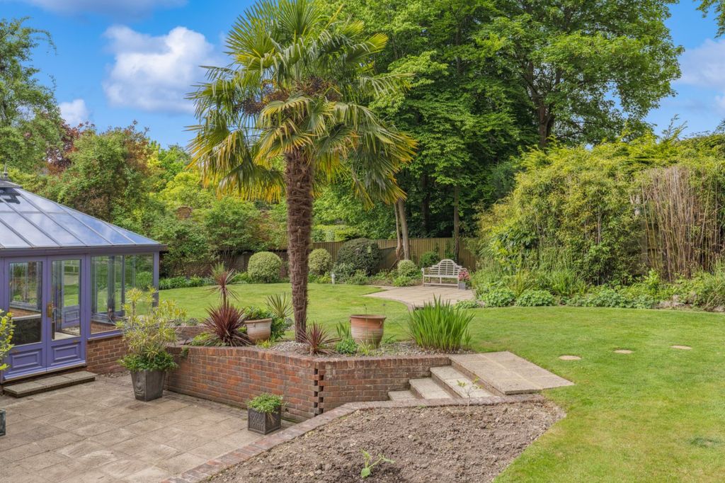 Property photo 3 of 25 Garden