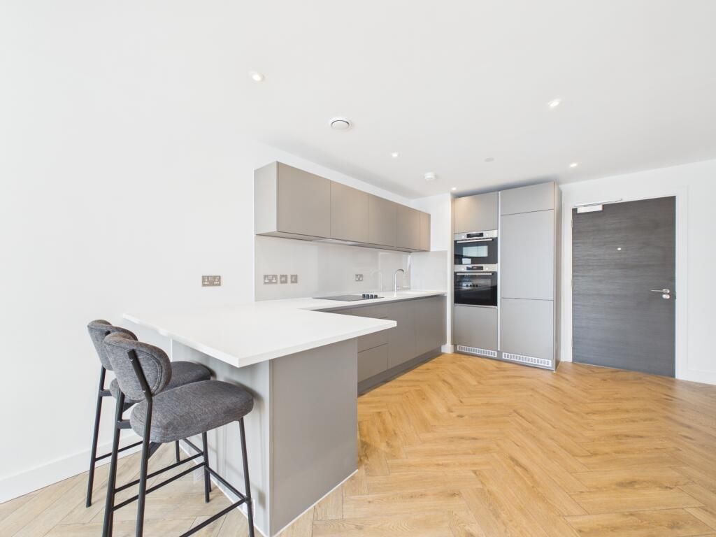 Property photo 1 of 4 2 Bed Flat To Rent Borough Hill, Croydon Cr0