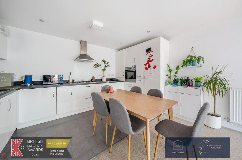 Property photo 3 of 19 Kitchen Dining Area.