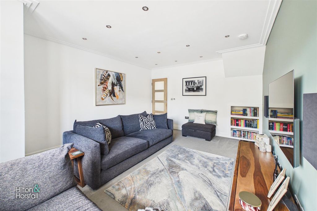 Property photo 3 of 20 Black Carr