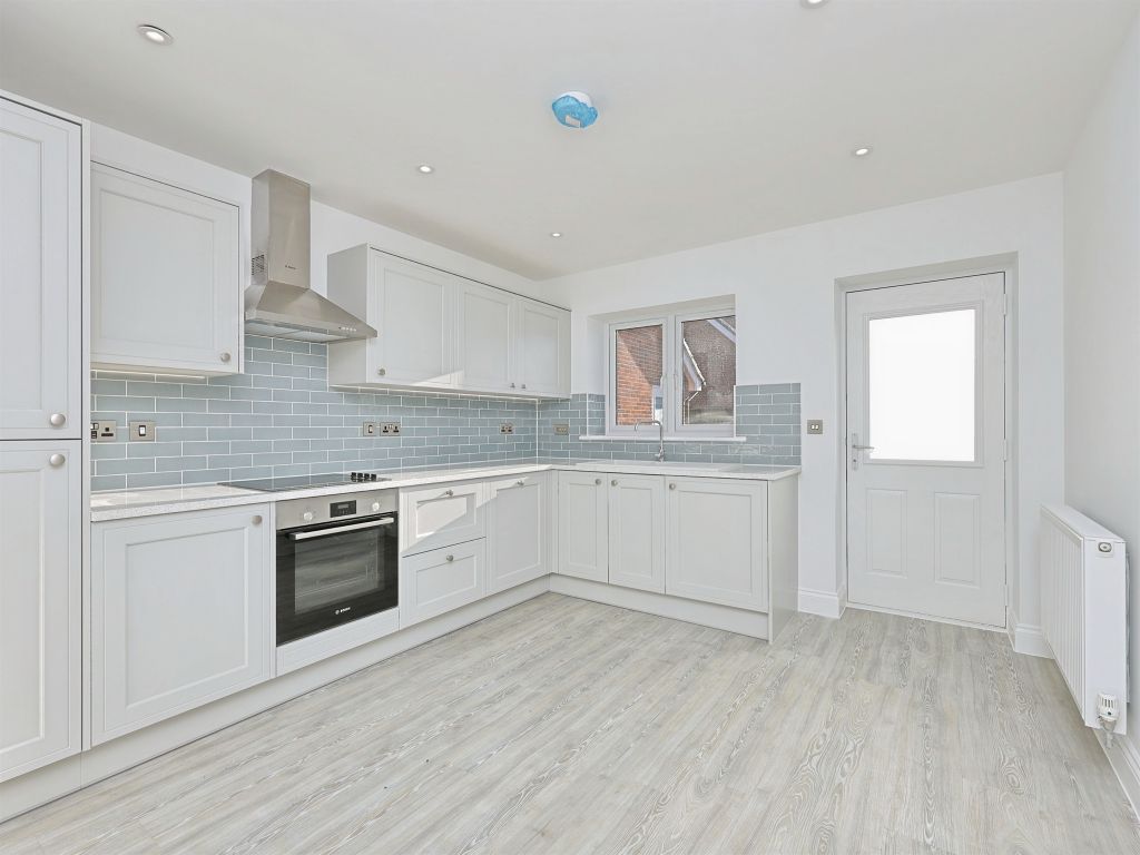 Property photo 2 of 16 Kitchen / Dining