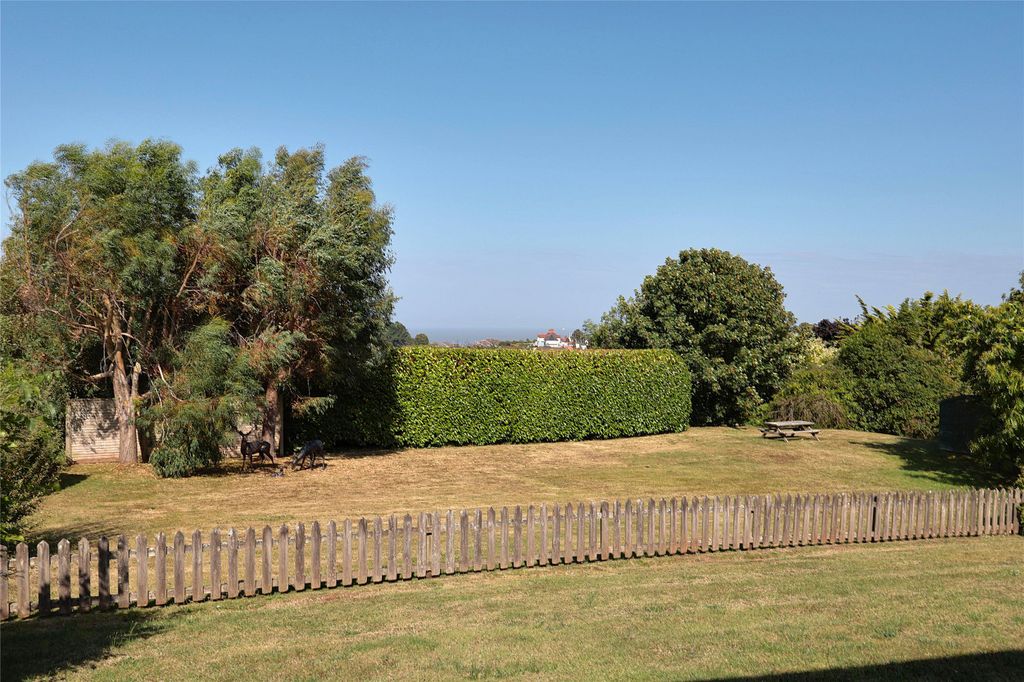 Property photo 2 of 23 Picture No. 21