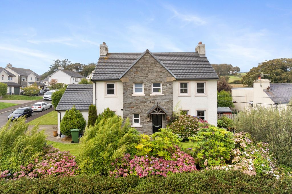 Property photo 1 of 32