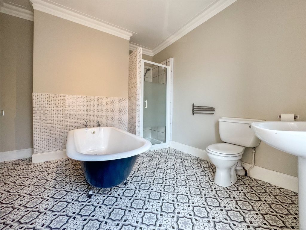 Property photo 3 of 16 Bathroom