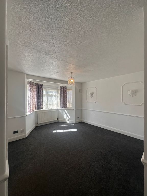 Property photo 3 of 28