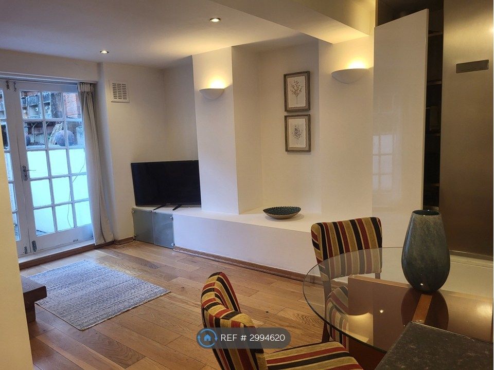 Property photo 2 of 12 Lounge 2