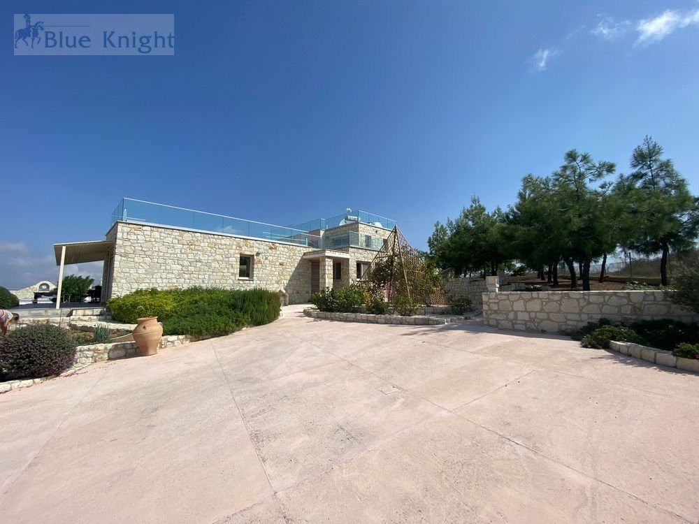 Property photo 2 of 34