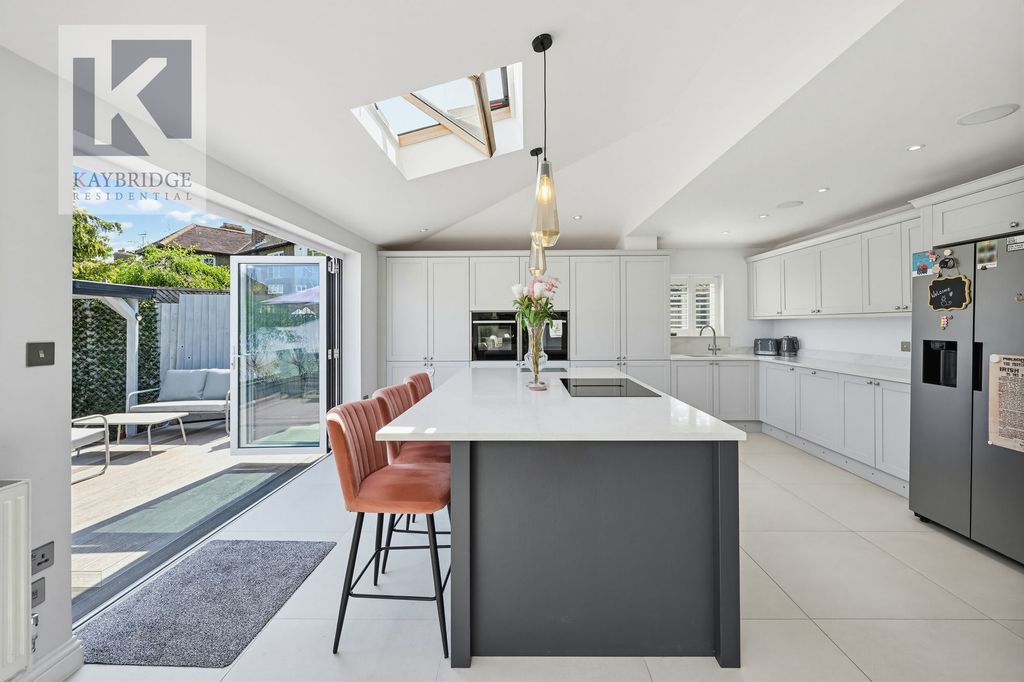 Property photo 3 of 22 Wickham Avenue, Cheam - Sm3 8DX