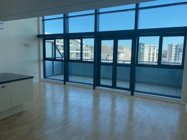 Property photo 2 of 18 Living Room