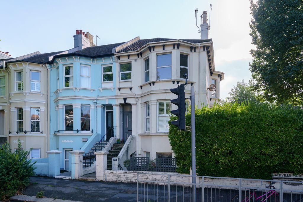 Property photo 1 of 18