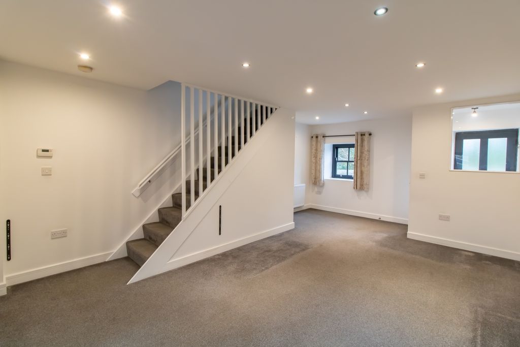 Property photo 3 of 13 Image 2