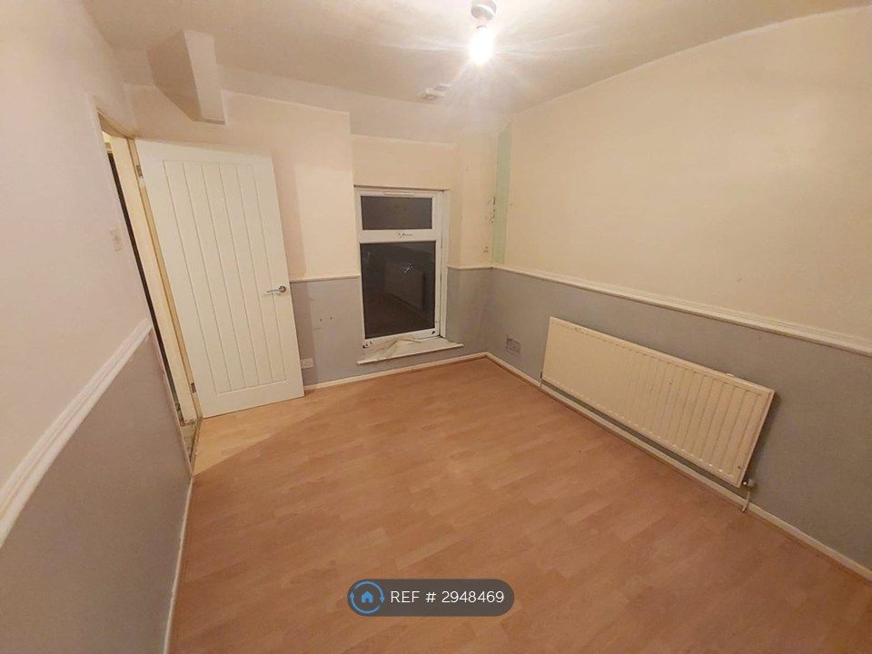 Property photo 3 of 13 Bedroom 1