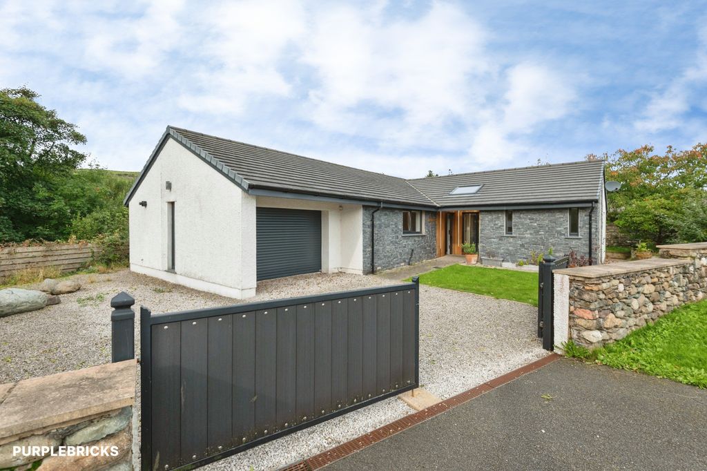 Property photo 2 of 31