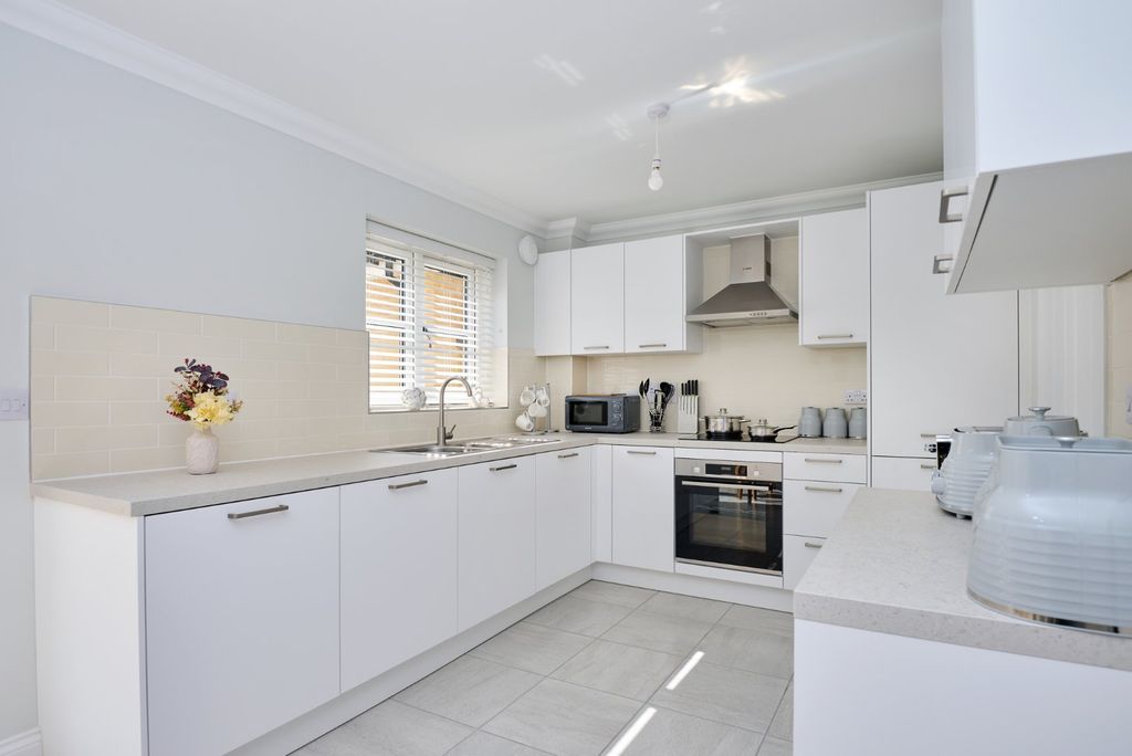 Property photo 2 of 12 Kitchen