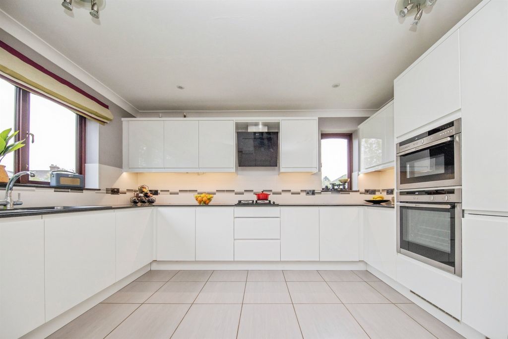 Property photo 3 of 21