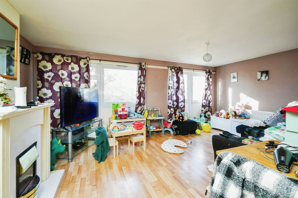 Property photo 3 of 7