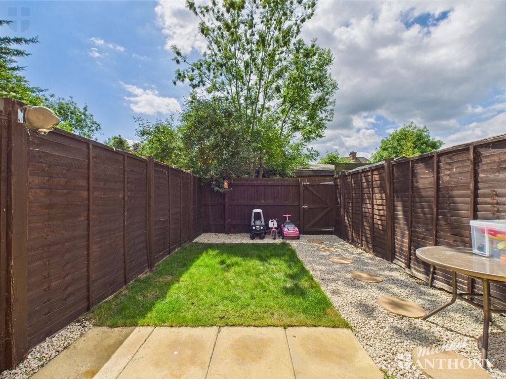 Property photo 3 of 13 Cam03218G0-Pr0663-Still011