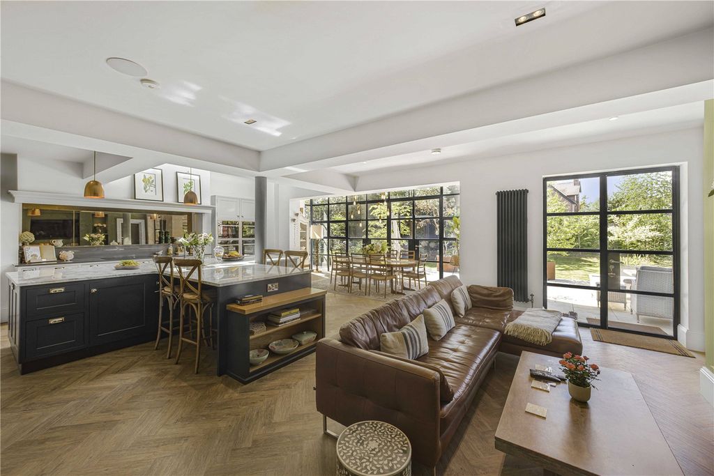 Property photo 2 of 24 Sitting Area