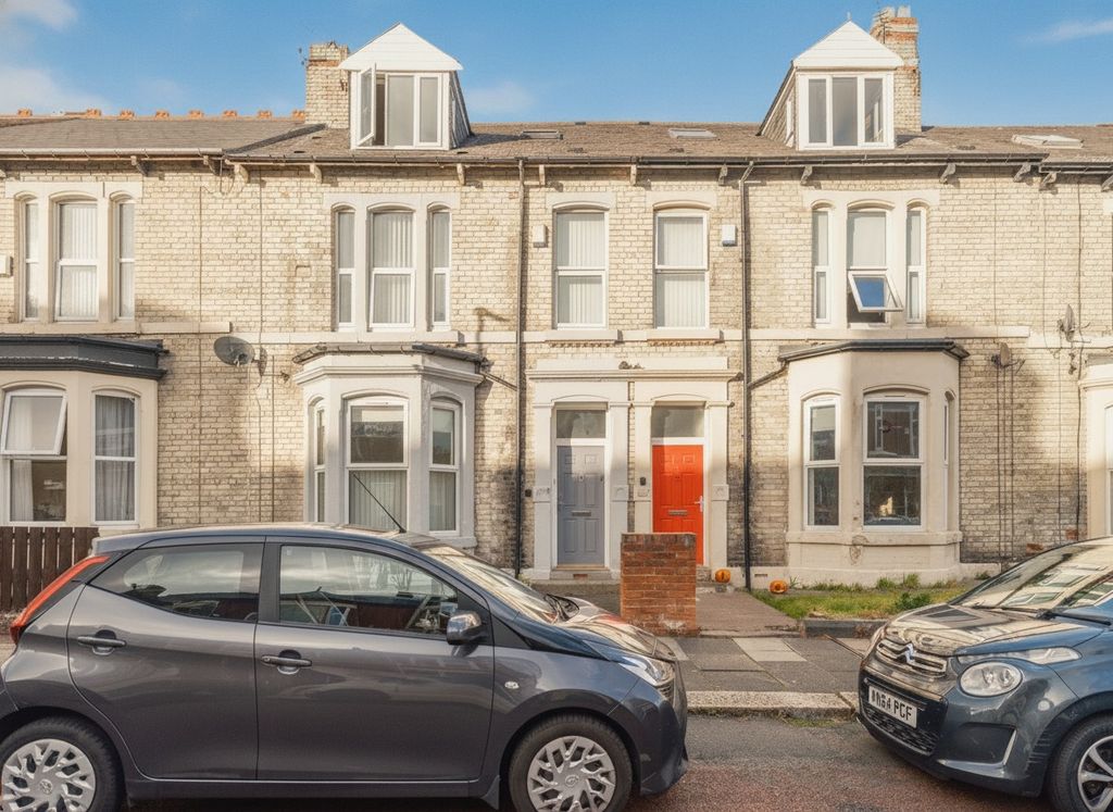Property photo 2 of 13 4635761