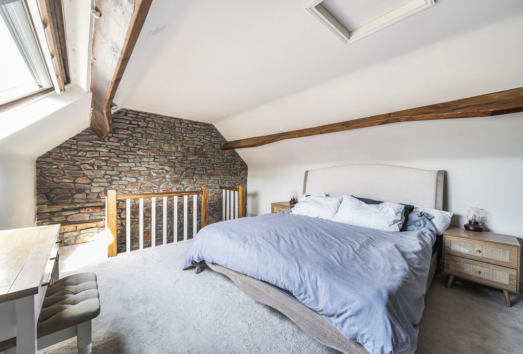 Property photo 3 of 12 Picture 3