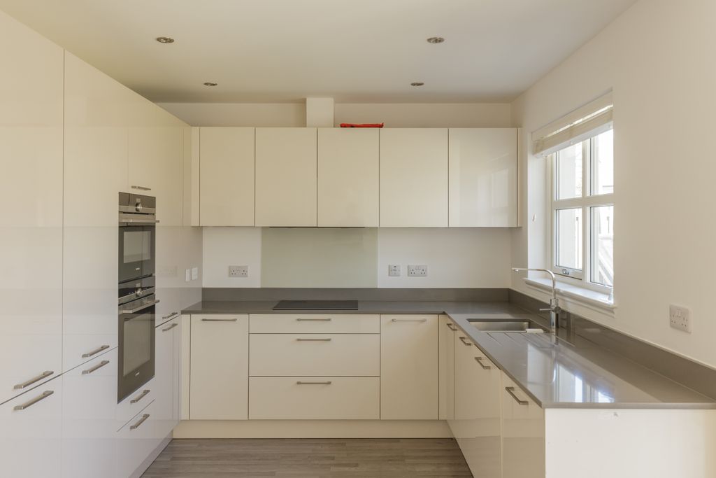 Property photo 3 of 23