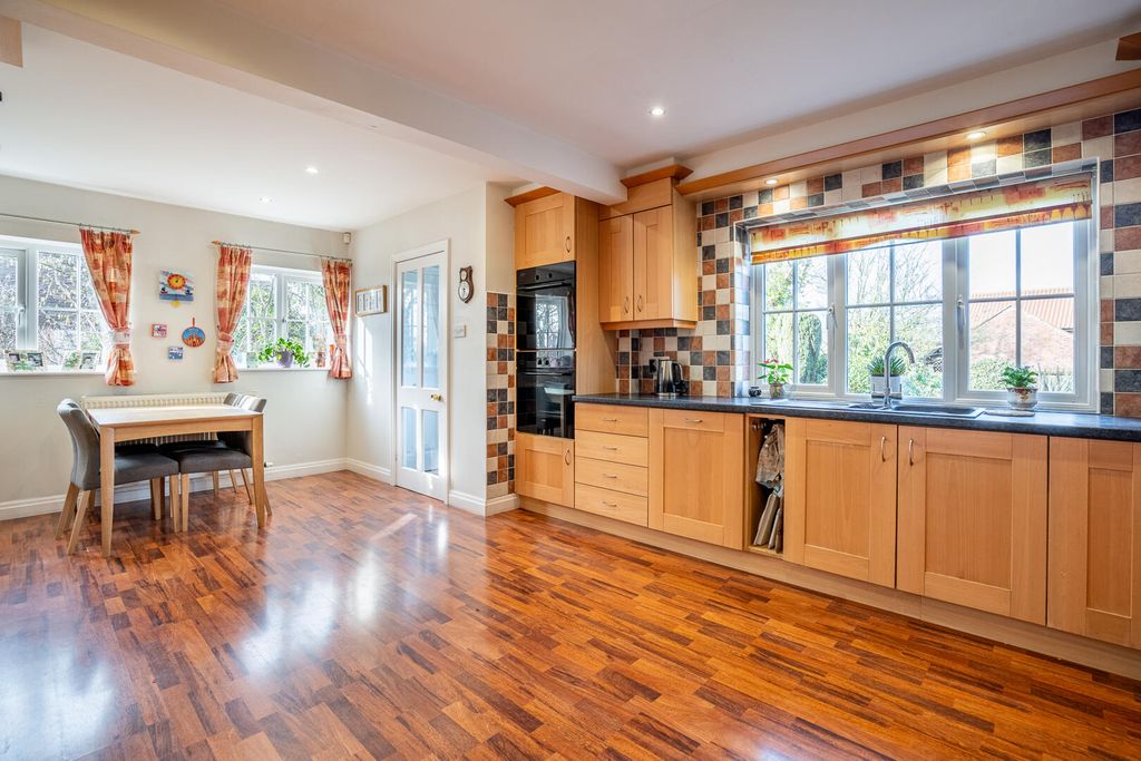 Property photo 3 of 21 Kitchen