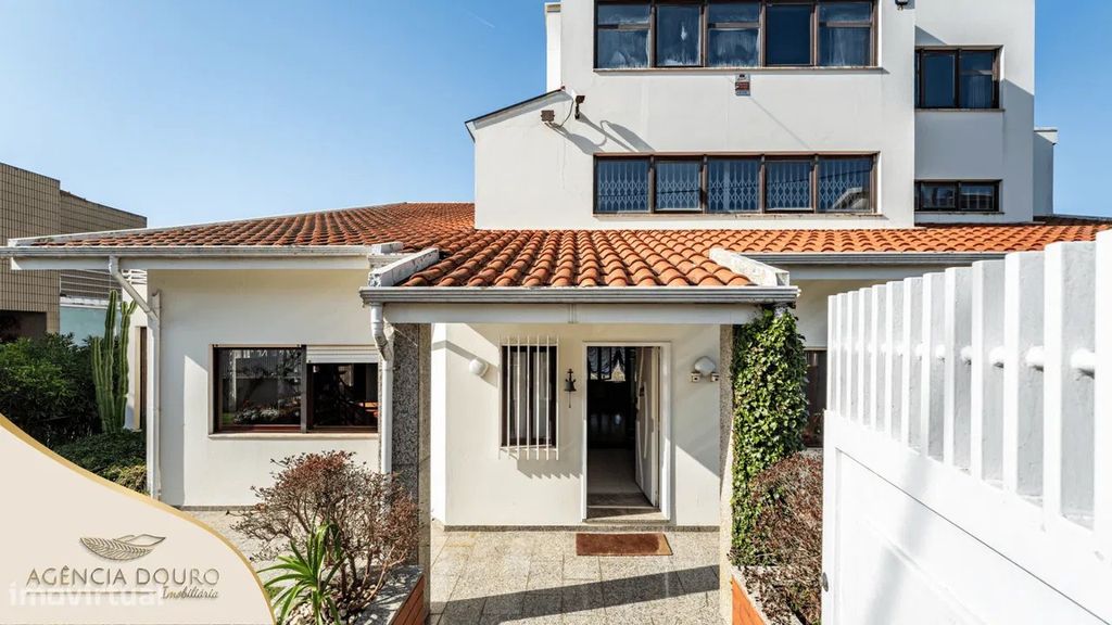 Property photo 2 of 35