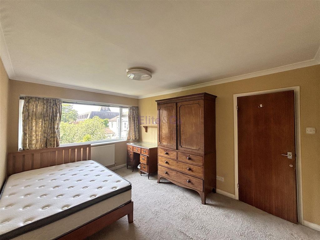 Property photo 2 of 12 Bedroom