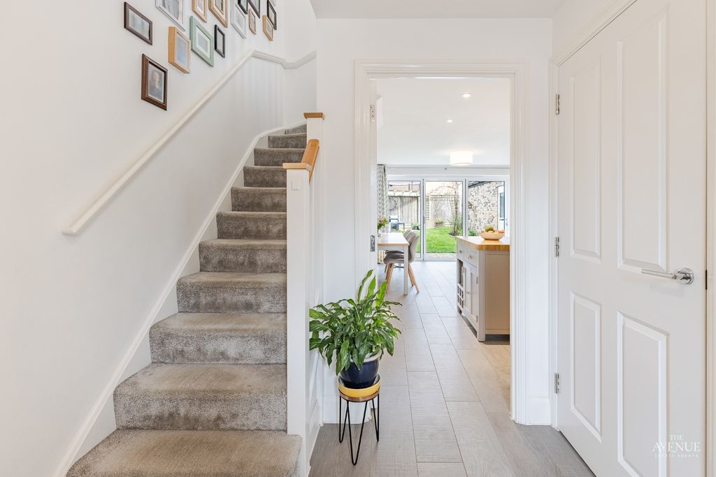 Property photo 3 of 38 4944084