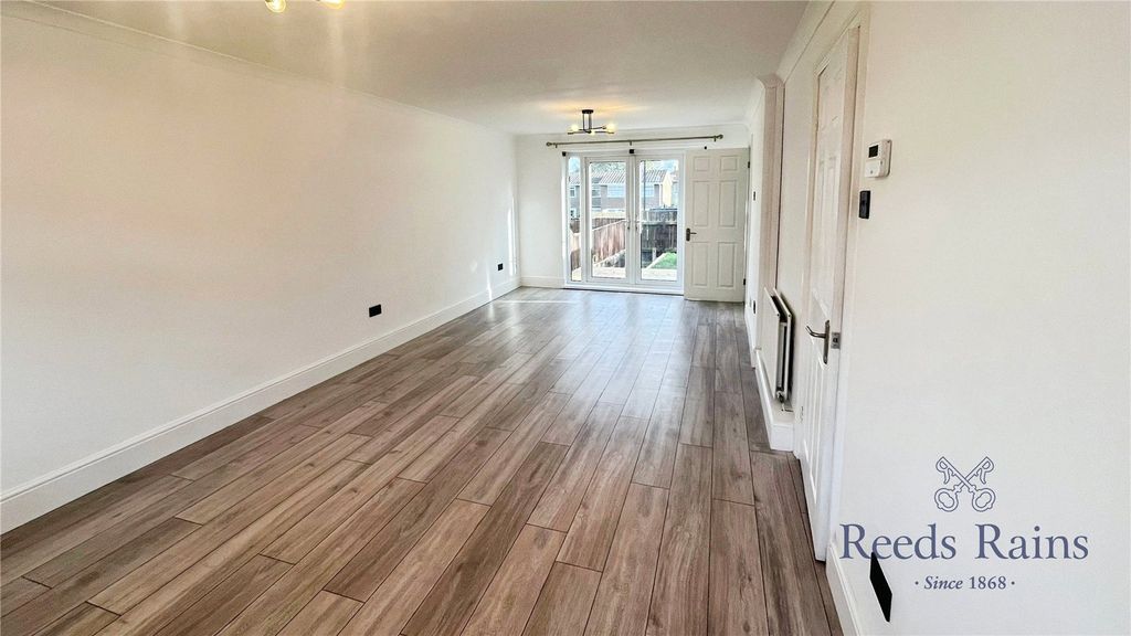 Property photo 3 of 11 Picture No. 17