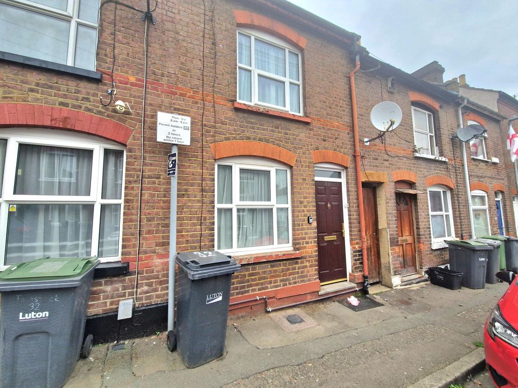 Property photo 1 of 8