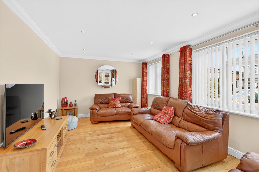 Property photo 3 of 21