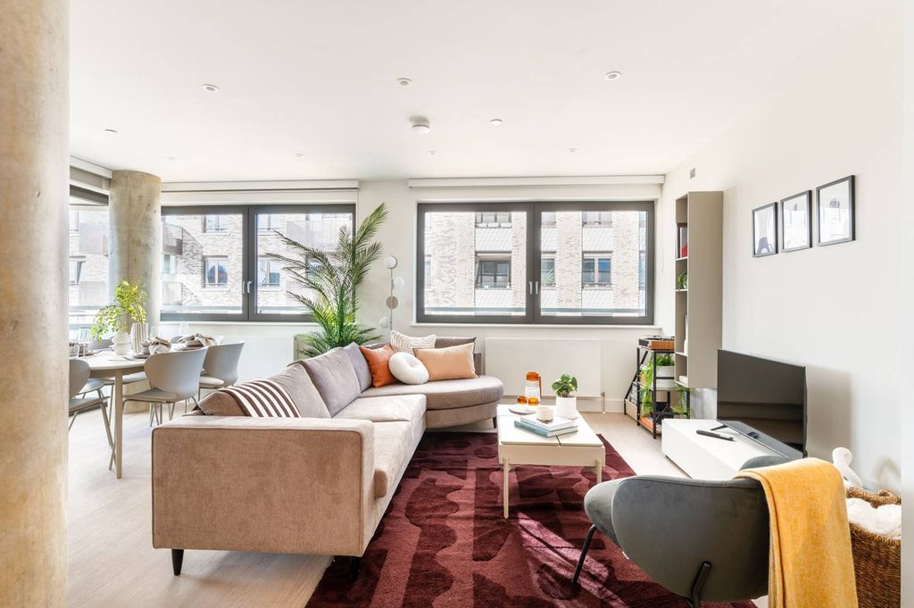 Property photo 3 of 24