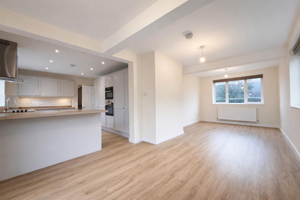 Property photo 3 of 14 Dining