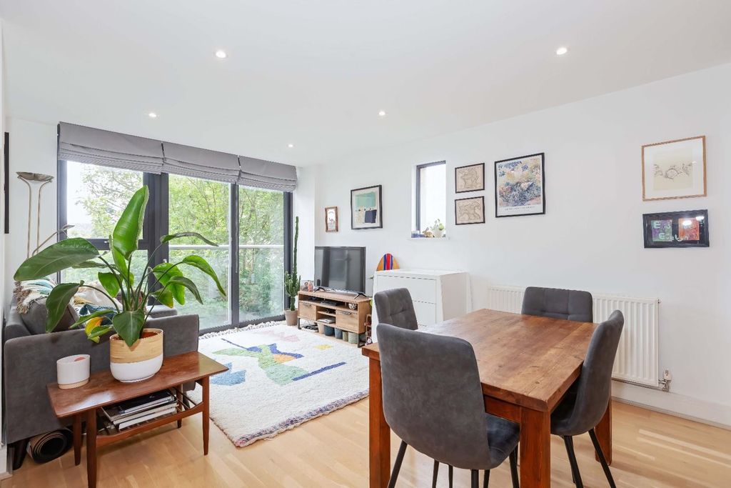 Property photo 3 of 17 Blanche House_8.Jpg