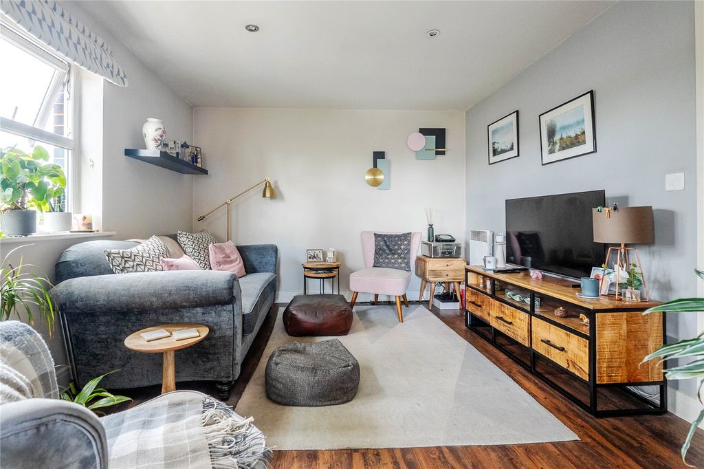 Property photo 2 of 18 Picture No. 01