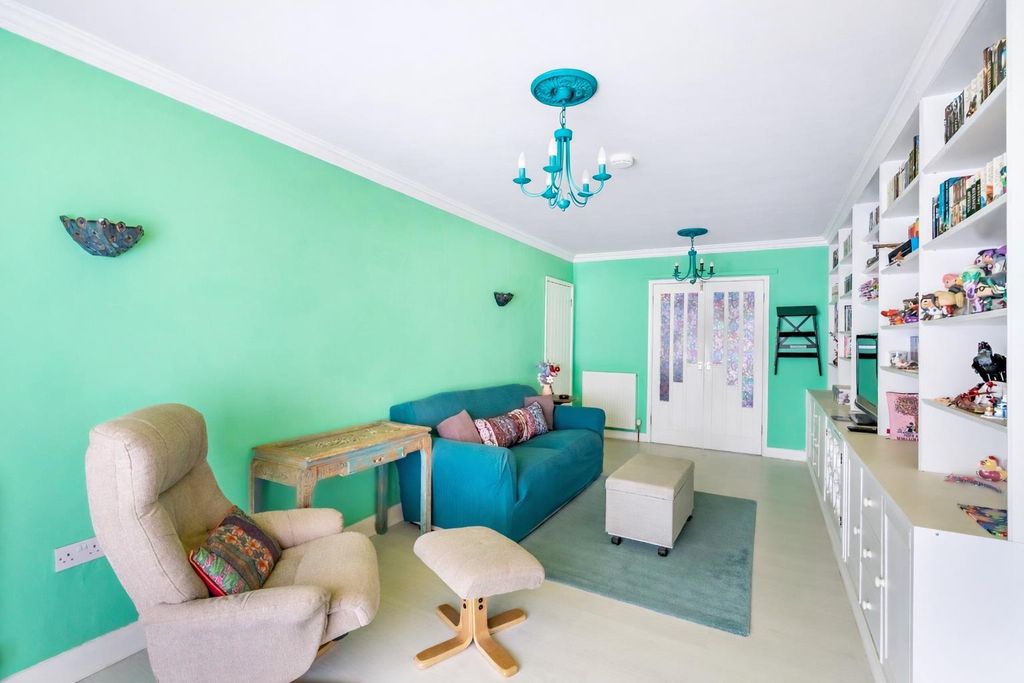 Property photo 2 of 23 Living Room