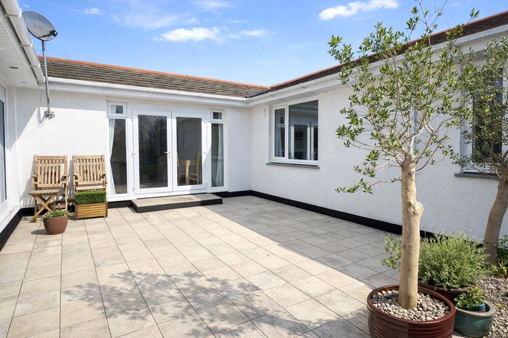 Property photo 2 of 28 Picture No. 04
